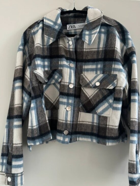 Zara Jackets & Blazers - Zara Cropped Plaid Shacket Blue/Gray/Cream Size L